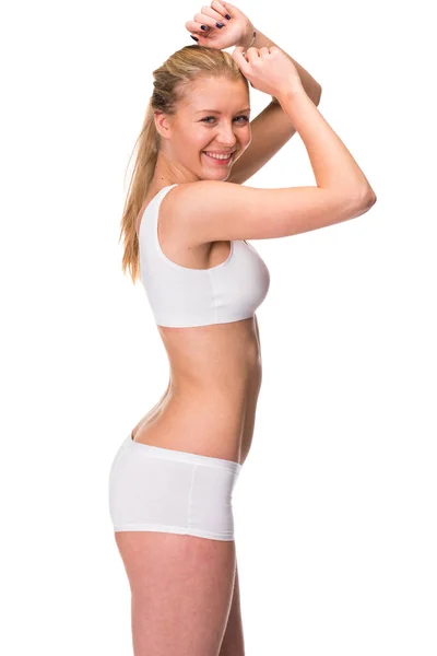 すっぴんのスポーツウェアの若いブロンドの女性の肖像画 白いフィットネス服 白い背景で隔離のセクシーな美しいモデル — ストック写真