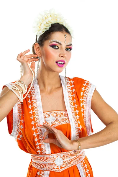 Kaukasische Brünette Frau Orangefarbenem Indischen Nationalkleid Sari Studio Auf Weißem — Stockfoto