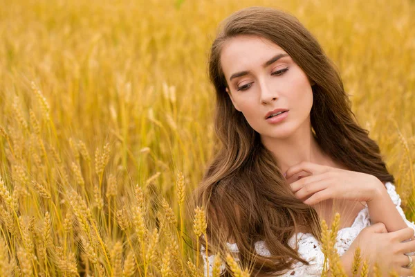 Porträt Einer Jungen Sexy Blonden Frau Vor Goldenem Weizenfeld Sommer — Stockfoto