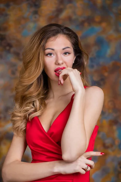 Menina Muito Sexy Sensual Com Cabelo Loiro Lábios Vermelhos — Fotografia de Stock
