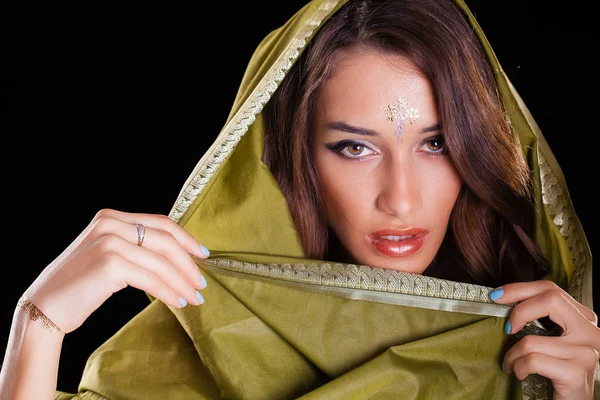 Indian Woman Moda Piękny Portret Akcesoria Orientalne Kolczyki Arabski Dziewczyna — Zdjęcie stockowe