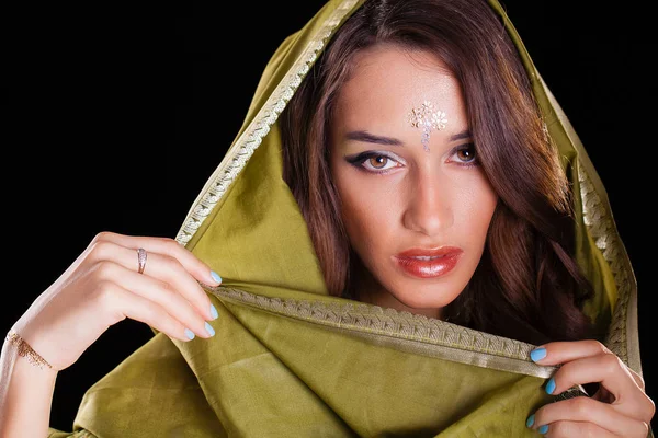 Indian Woman Moda Piękny Portret Akcesoria Orientalne Kolczyki Arabski Dziewczyna — Zdjęcie stockowe