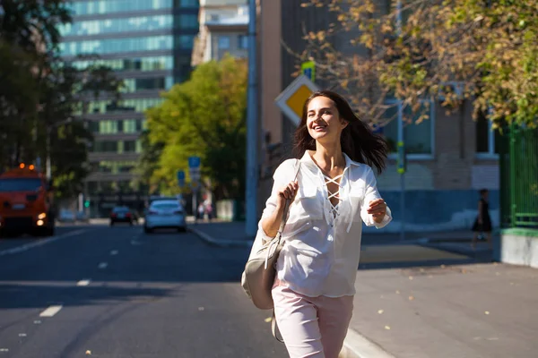 Young Beautiful Brunette Woman White Blouse Pink Pants Walking Street — Stock Photo, Image