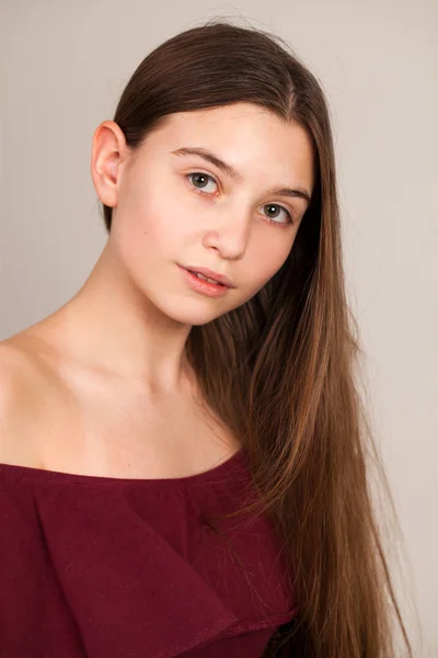 Retrato Uma Jovem Adolescente Close Sem Maquiagem — Fotografia de Stock