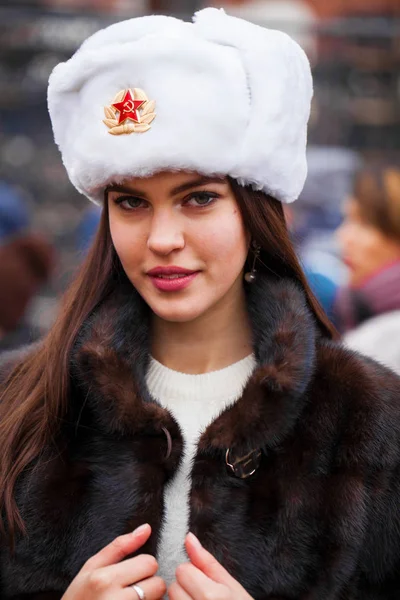 Bellezza Russa Ritratto Una Giovane Bella Ragazza Con Cappello Bianco — Foto Stock