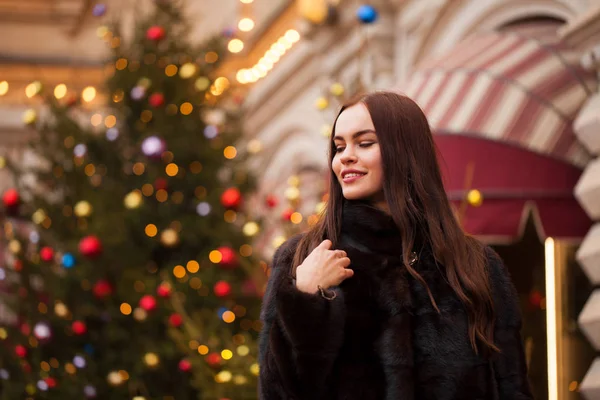 Portrait Young Beautiful Brunette Woman Mink Fur Coat Posing Winter — Stock Photo, Image