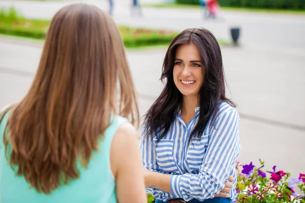 Empty Chatter Which Head Hurts Two Young Women Talking Street — Stock Photo, Image