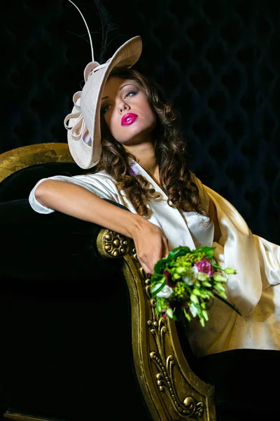 Giovane Bella Donna Cappello Elegante Designer — Foto Stock