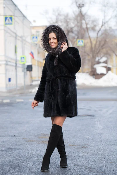Full Body Young Beautiful Brunette Woman Fur Mink Coat Posing — Stock Photo, Image
