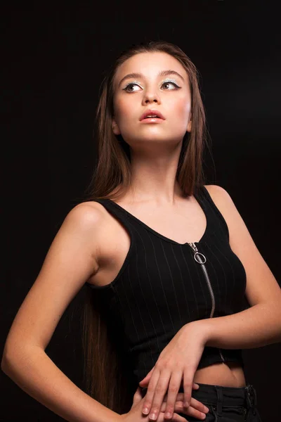 Закрыть Макияж Модной Модели Молодая Красивая Брюнетка Девушка Фоне Черной — стоковое фото