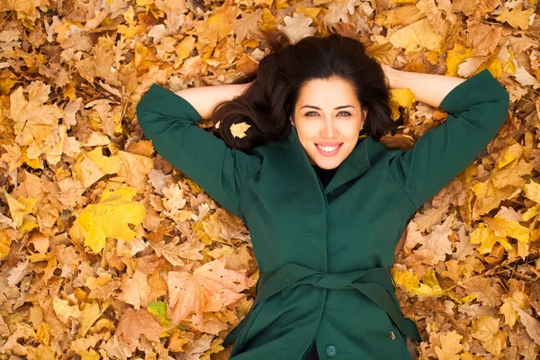 Ana Sayfa Görünümü Bir Güzel Genç Arap Esmer Kadın Sarı — Stok fotoğraf