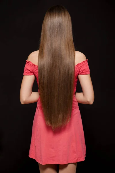 Mujer Long Morena Cabello Vista Trasera Aislado Sobre Fondo Oscuro —  Fotos de Stock