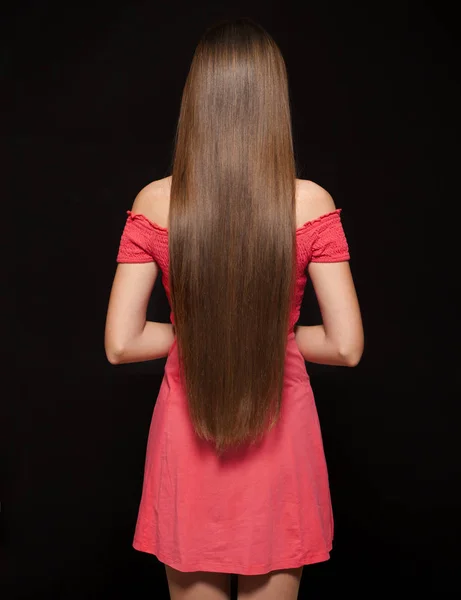 Kobiece Długie Włosy Brunetka Widok Tyłu Białym Tle Ciemnym Tle — Zdjęcie stockowe
