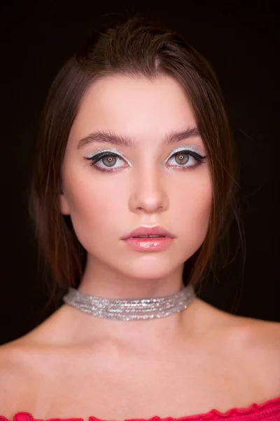 Close Make Modemodel Jong Mooi Brunette Meisje Studio Zwart Muur — Stockfoto