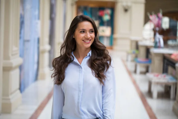 Young Beautiful Brunette Woman Blue Blouse Indoor Market — Stock Photo, Image