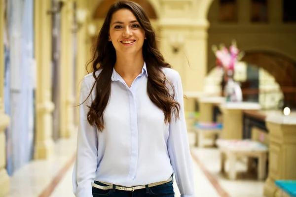 Young Beautiful Brunette Woman Blue Blouse Indoor Market — Stock Photo, Image