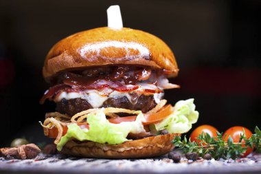 Fast food geleneksel lezzetli hamburger ile