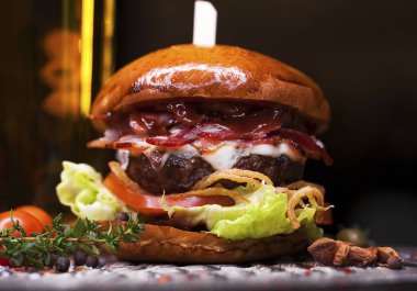 Fast food geleneksel lezzetli hamburger ile