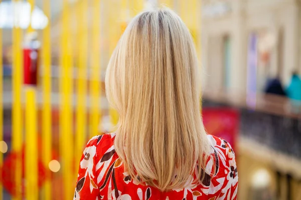 Female Long blonde hair, rear view, indoor — Stock Photo, Image