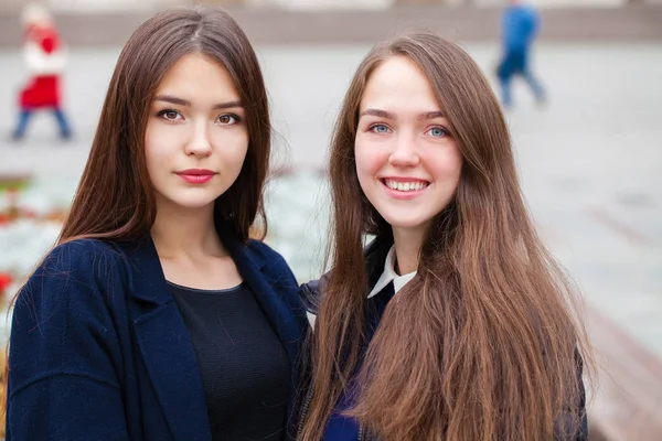 Two happy young women — Stock Photo, Image
