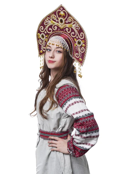 Традиционный русский народный костюм, портрет молодой красивой — стоковое фото