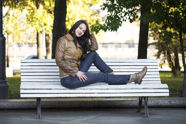 Portrait full length of young beautiful woman — Stock Photo, Image