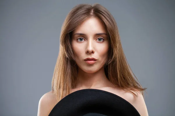 Hermosa cara de mujer de cerca estudio de retrato — Foto de Stock