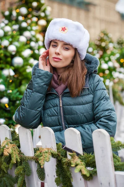 Beauté Russe Portrait Une Jeune Fille Belle Dans Chapeau Blanc — Photo