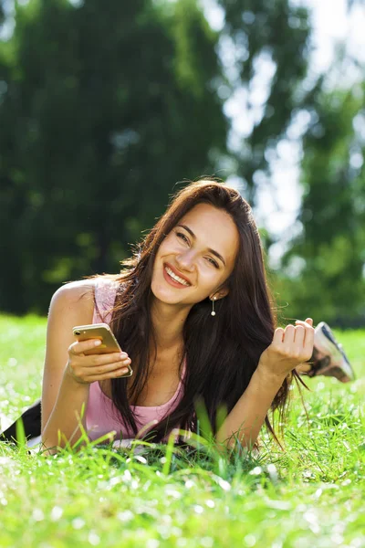 Happy beautiful brunette girl calling by phone — Stock Photo, Image