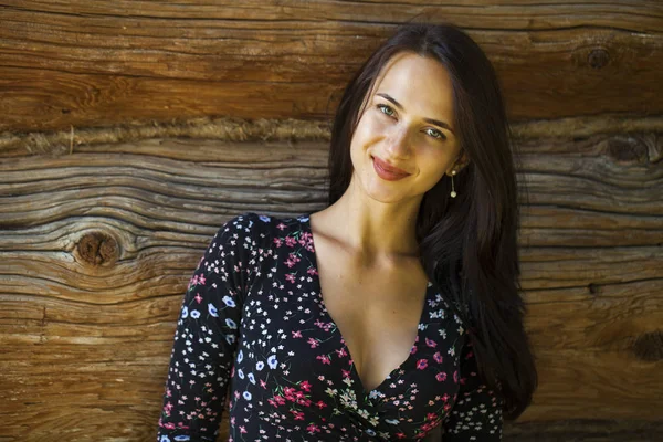 Young brunette woman in summer park — Stock Photo, Image