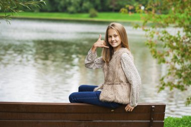 Güzel bir kız beni ara