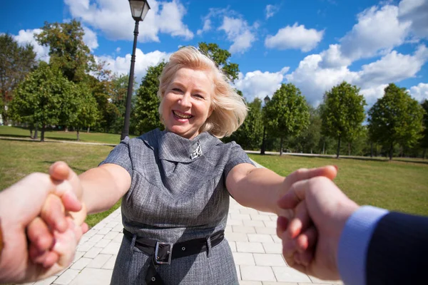 Portrait of lovely middle aged blonde woman in the summer park — Stock Photo, Image