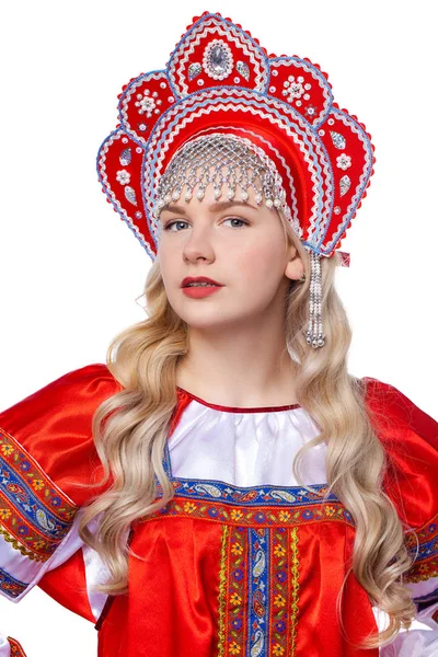 Traditionella ryska folkdräkt, porträtt av en ung vacker — Stockfoto