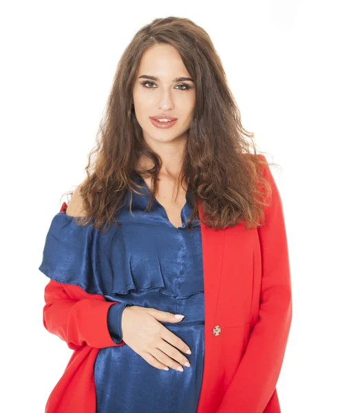 Jonge brunette vrouw in rode herfst jas — Stockfoto