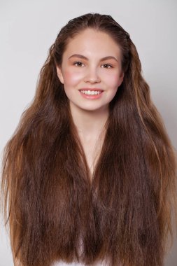 Makyaj. Güzel bir esmer kadın portresi portre