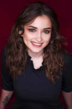 Güzellik makyaj. Yakın yukarı güzel esmer moda kız