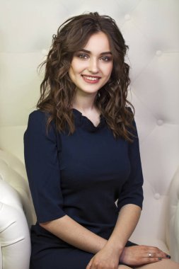 Güzellik makyaj. Yakın yukarı güzel esmer moda kız