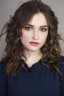 Güzellik makyaj. Yakın yukarı güzel esmer moda kız