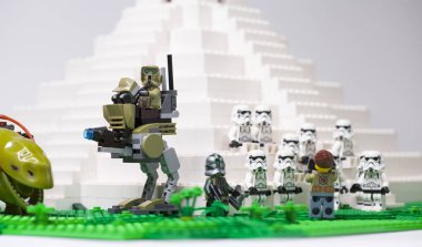 Rusya, 05 Nisan 2019. Oluşturucu Lego klasik ev yapımı seyahat