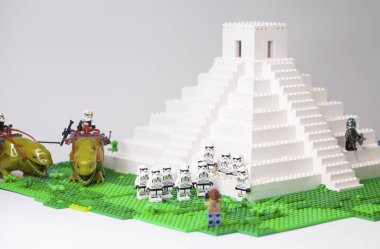 Rusya, 05 Nisan 2019. Oluşturucu Lego klasik ev yapımı seyahat