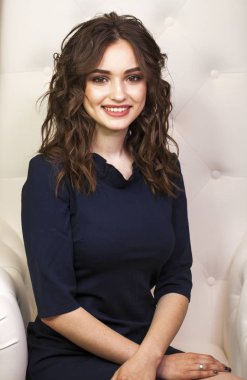 Güzellik makyaj. Yakın yukarı güzel esmer moda kız