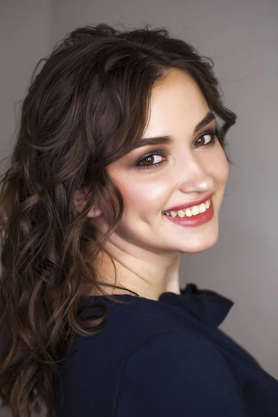 Make-up schoonheid. Close-up mooie brunette mode meisje — Stockfoto