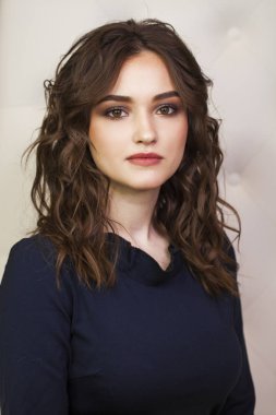 Güzellik makyaj. Yakın yukarı güzel esmer moda kız