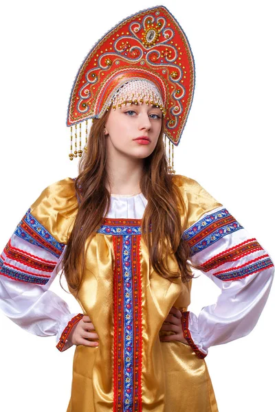 Russische folkloristische klederdracht, portret van een jonge mooie — Stockfoto