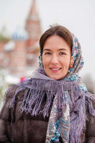 Young woman in fur mink coat on a red square in the center of Mo — Stock Photo, Image