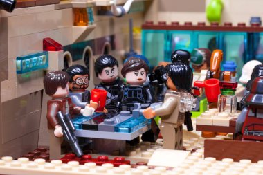 Rusça, 24 Ocak 2019. Lego Yıldız Savaşları. Minifigures Bar Canti