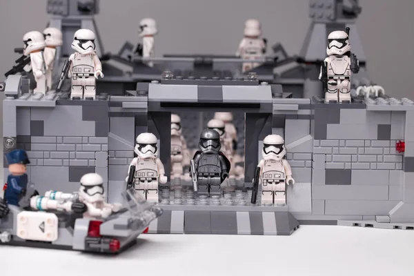 Rusça, Samara - 6 Şubat 2019. Lego Yıldız Savaşları. Mini figürler 