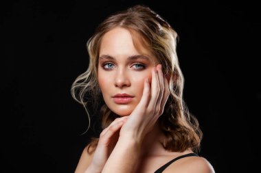 Makyaj. Güzel sarışın kadın