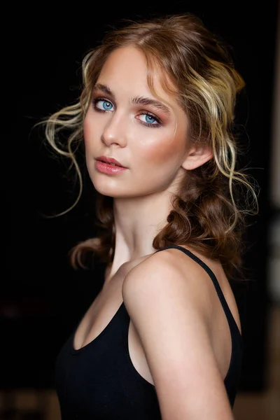 Make-up. Mooie Blonde vrouw — Stockfoto