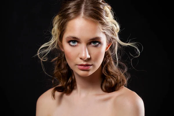 Maquillaje. Hermosa mujer rubia —  Fotos de Stock